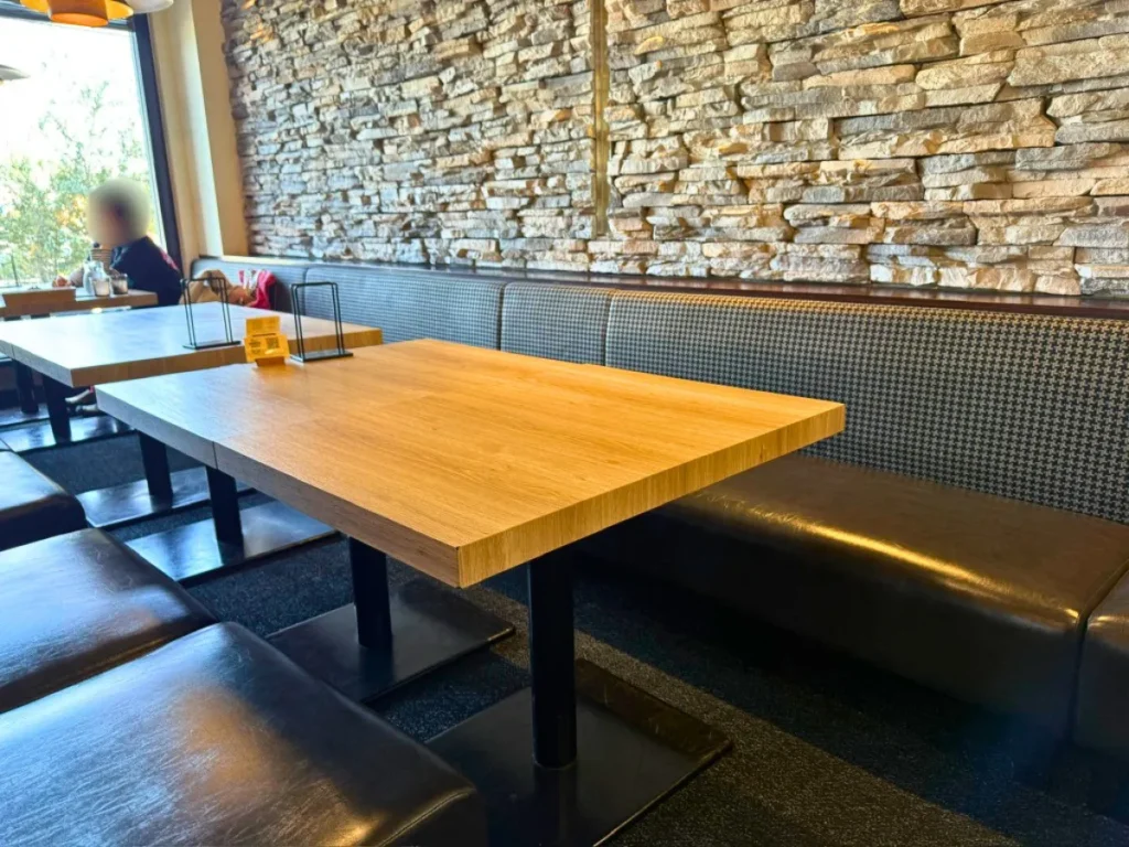 1Place cafe 〜Fluffies〜 名東店のソファー席