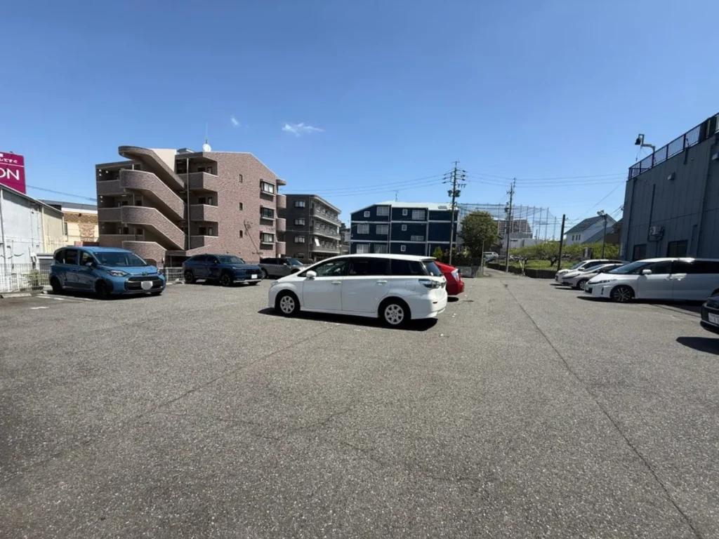 1Place cafe 〜Fluffies〜 名東店の駐車場
