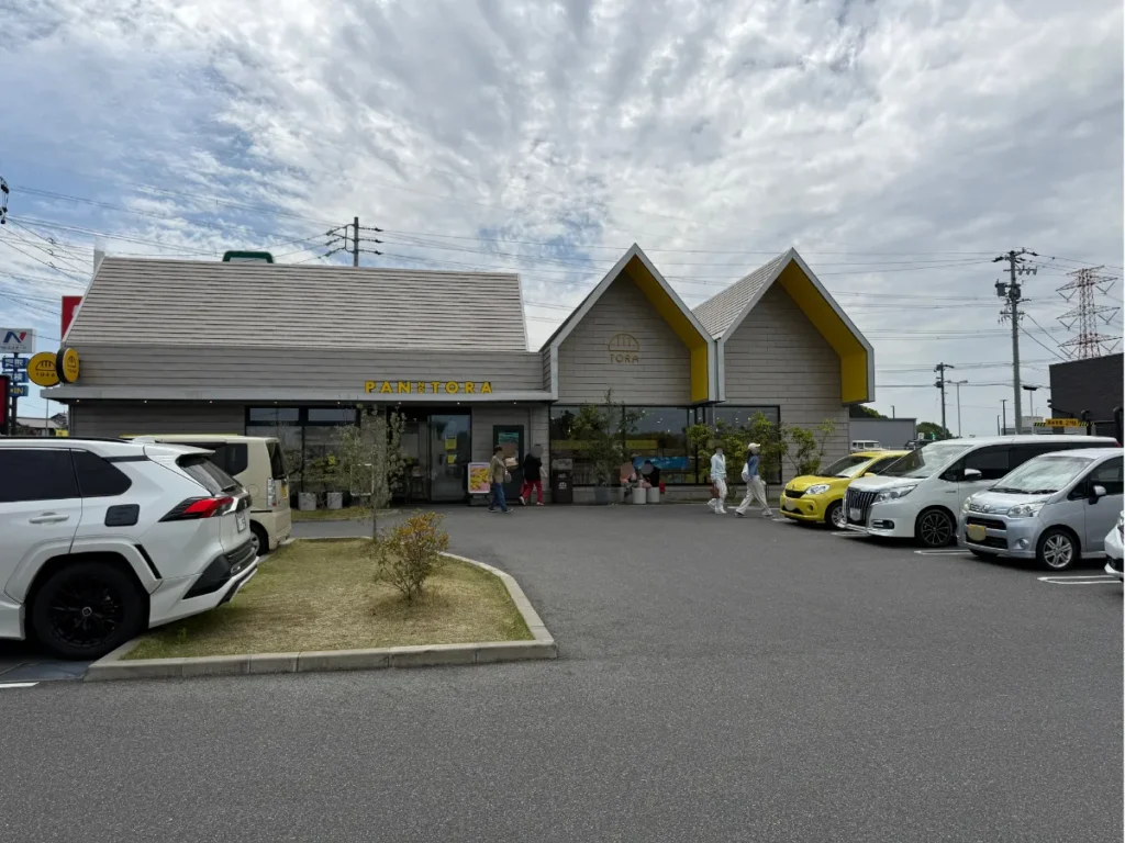 パンのトラの駐車場