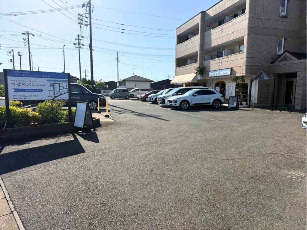 つばめパン志段味店の駐車場