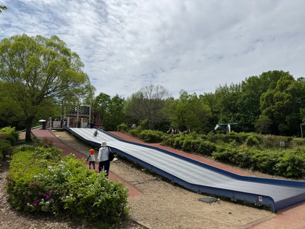 小畑緑地公園（西園）の滑り台